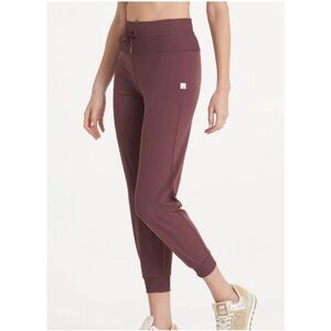 Vuori Women’s Daily Jogger Pants in Fig